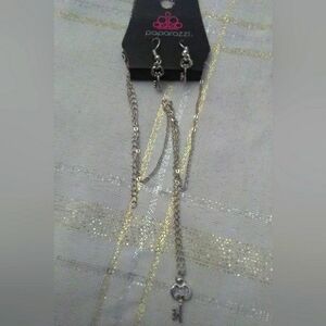 BNWT PAPARAZZI NECKLACE & EARRING SET SILVER TONE W/ KEY CHARM & DANGLING EARRIN